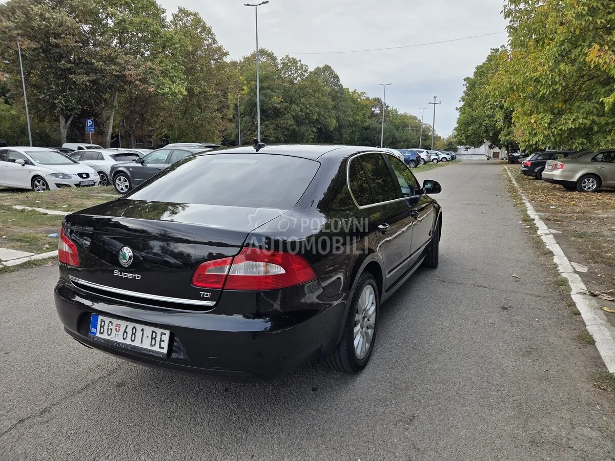 Skoda Superb 2013 photo 4