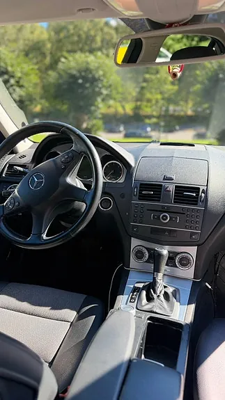 Mercedes-Benz 220 2011 photo 3