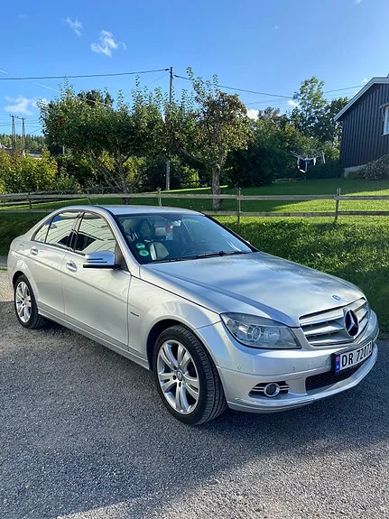 Mercedes-Benz 220