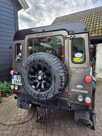 Land Rover Defender 110 2011 photo 4