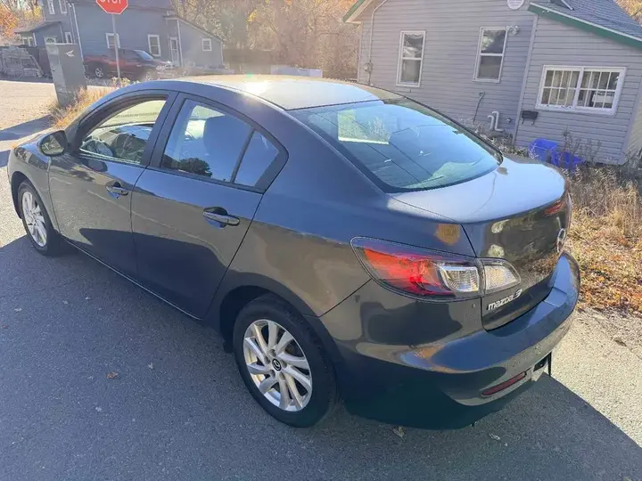 Mazda 3 2013 photo 2
