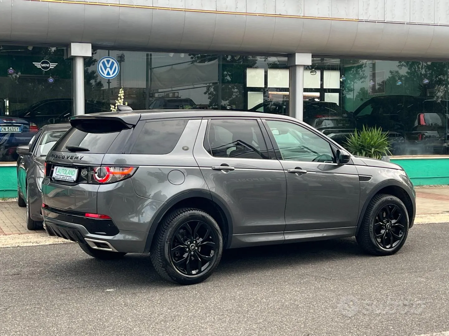 Land Rover Discovery Sport 2018 photo 3