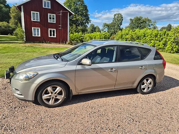 Kia Ceed 2011 photo 2