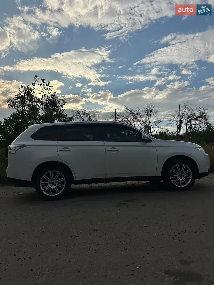 Mitsubishi Outlander 2013 photo 3