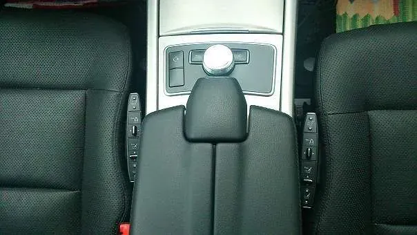 Mercedes-Benz E-Class 2011 photo 2