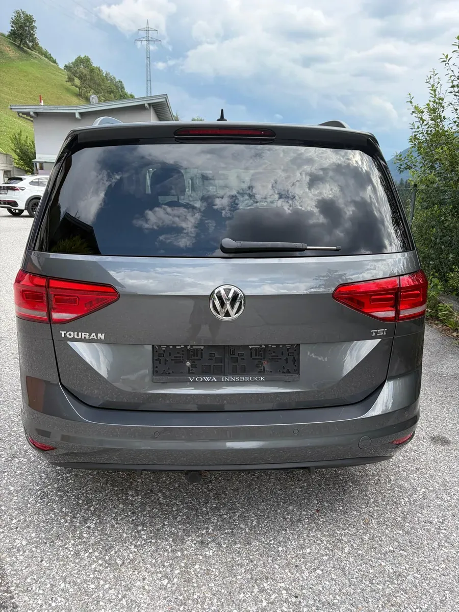 Volkswagen Touran 2017 photo 2