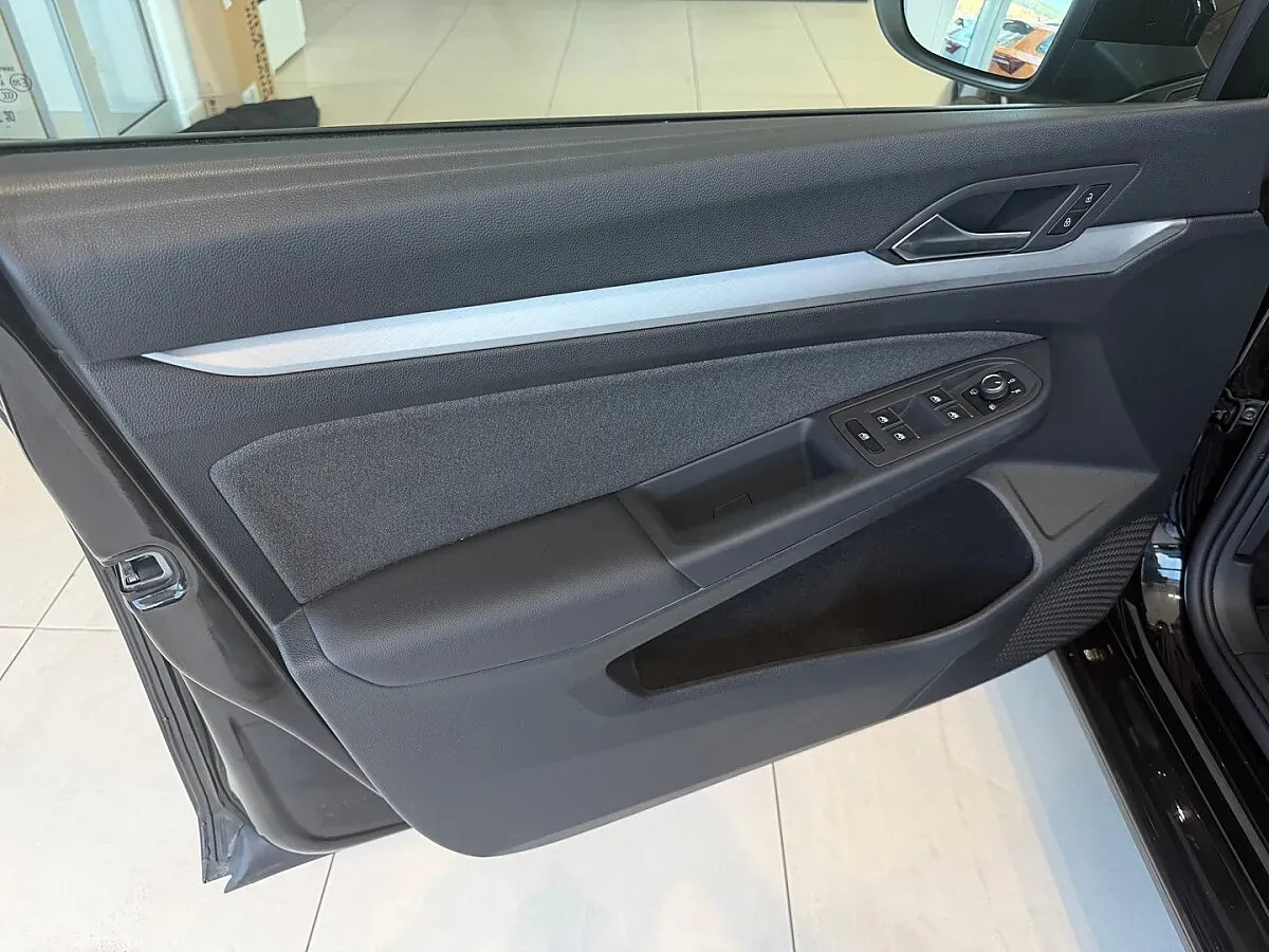 Volkswagen Golf 2024 photo 3