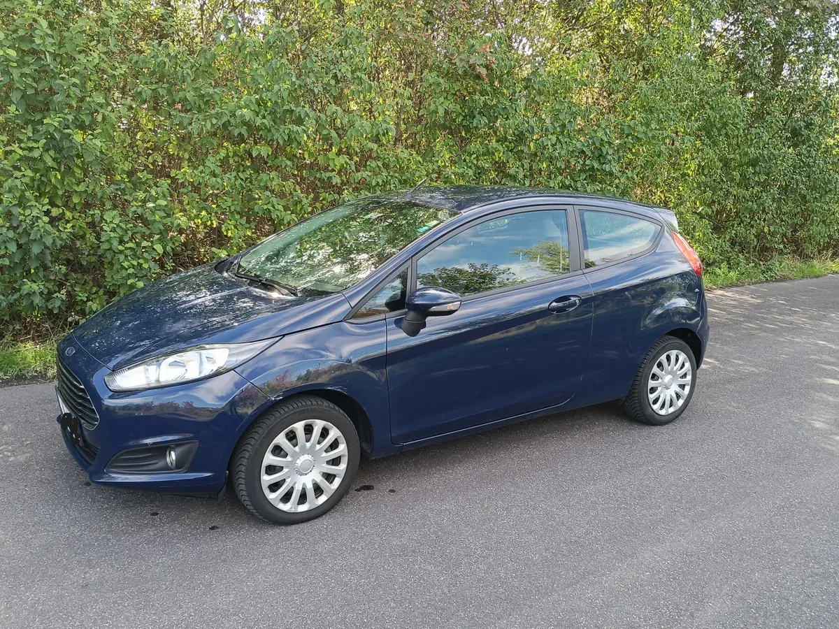 Ford Fiesta 2015 photo 2