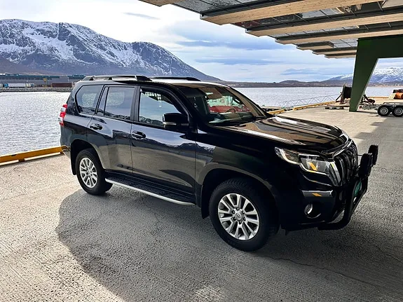 Toyota Land Cruiser 2015 photo 2