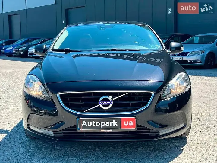 Volvo V40 2012 photo 2