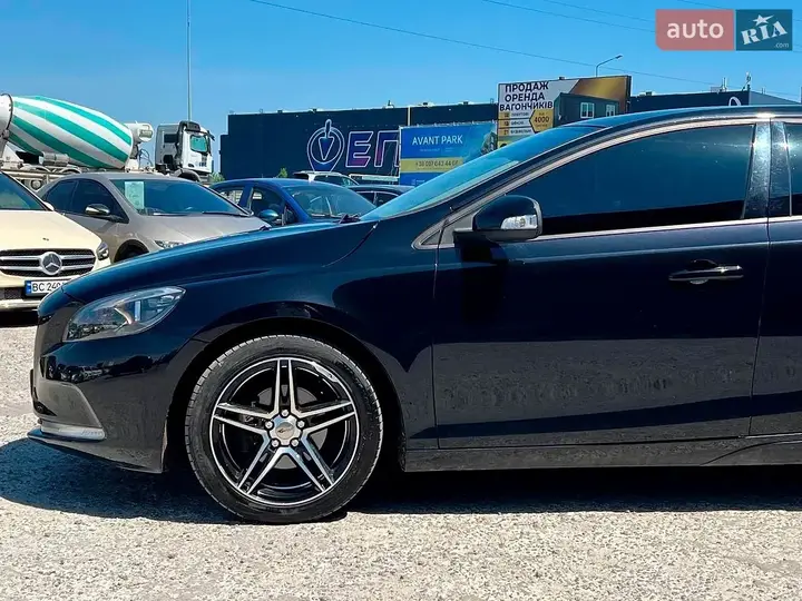 Volvo V40 2012 photo 4