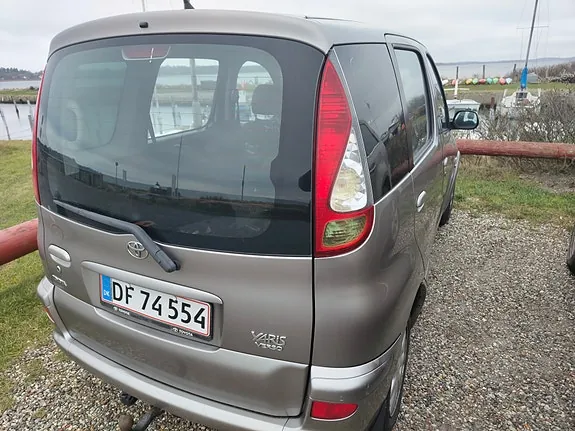 Toyota Yaris Verso 2003 photo 3
