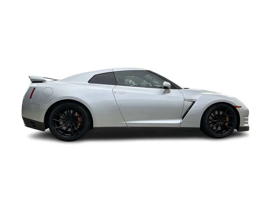 Nissan Gt-R 2012 photo 3