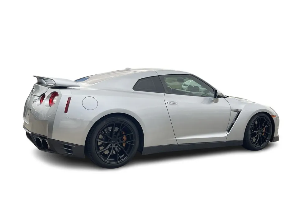 Nissan Gt-R 2012 photo 2