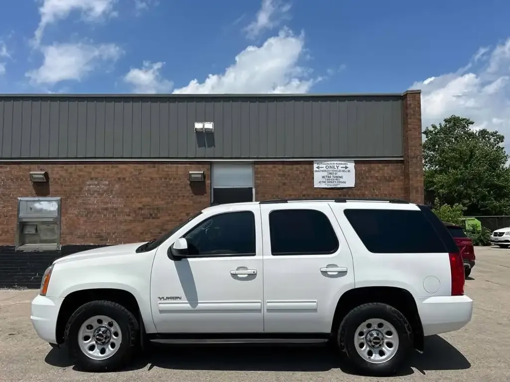 GMC Yukon 2014 photo 2