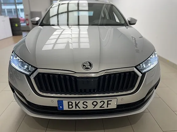 Skoda Octavia 2023 photo 3