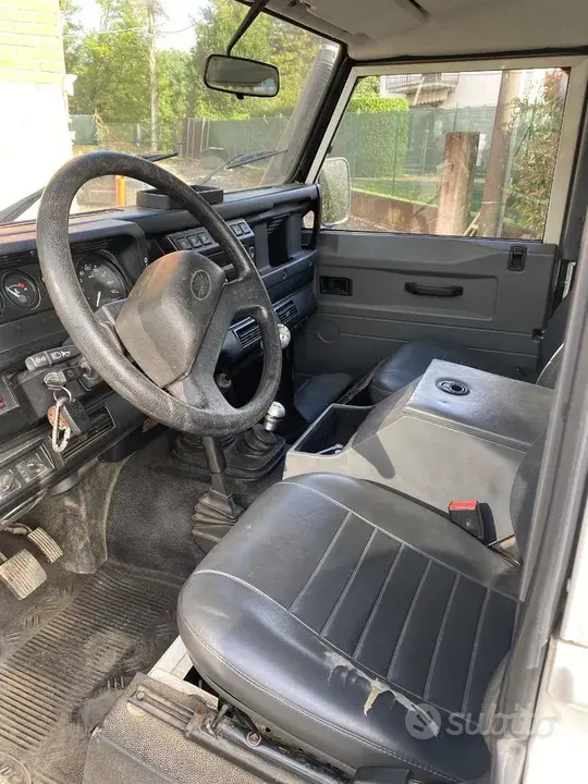 Land Rover Defender 2002 photo 4
