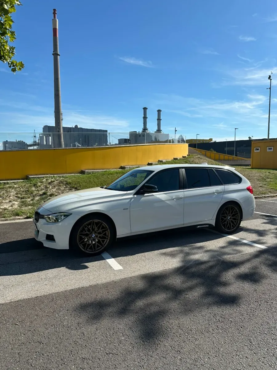 BMW 3 Series 2016 photo 2