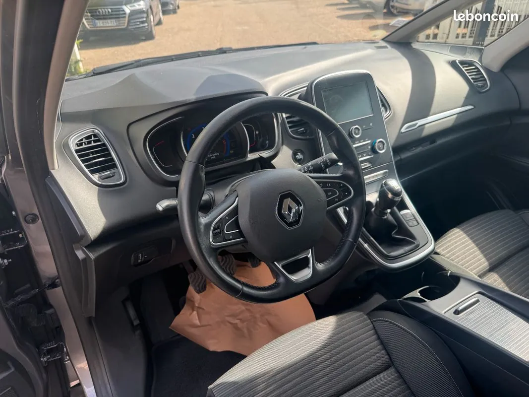 Renault Scenic 2017 photo 4