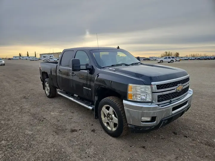 Chevrolet Silverado 2500 2011 photo 2