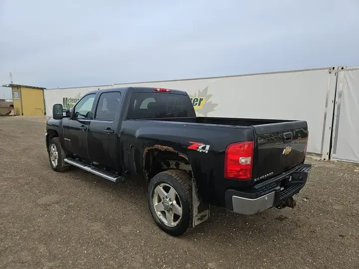 Chevrolet Silverado 2500 2011 photo 3