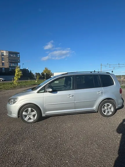 Volkswagen Touran 2011 photo 3