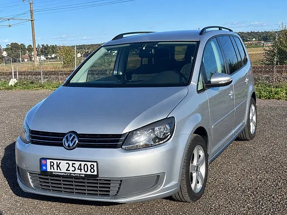 Volkswagen Touran 2011 photo 2