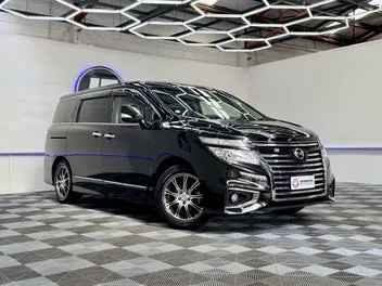 Nissan Elgrand 2017 photo 2