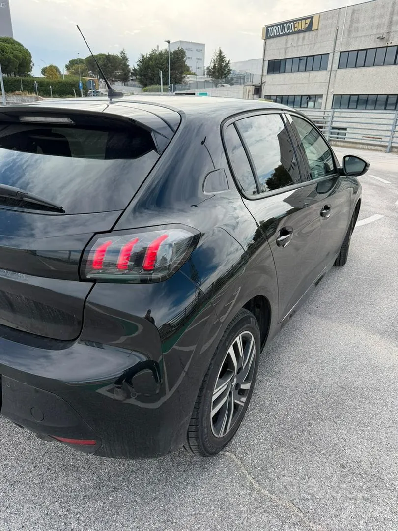 Peugeot 208 2023 photo 2