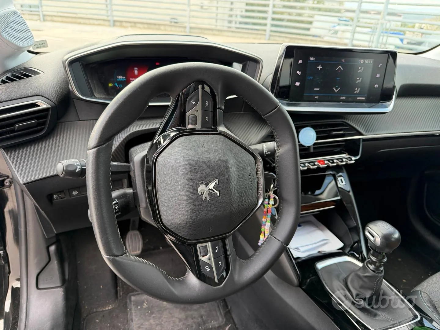 Peugeot 208 2023 photo 3
