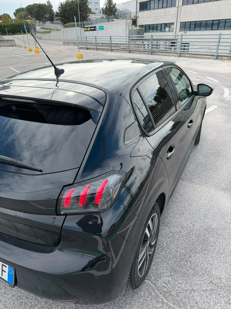 Peugeot 208 2023 photo 4