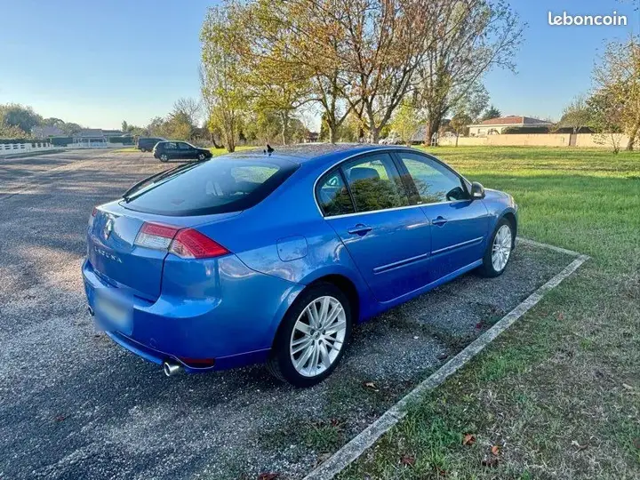 Renault Laguna 2010 photo 2