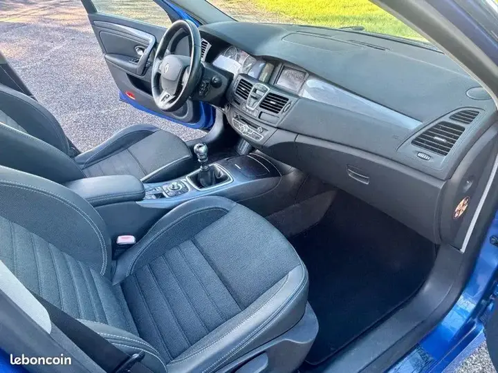 Renault Laguna 2010 photo 3