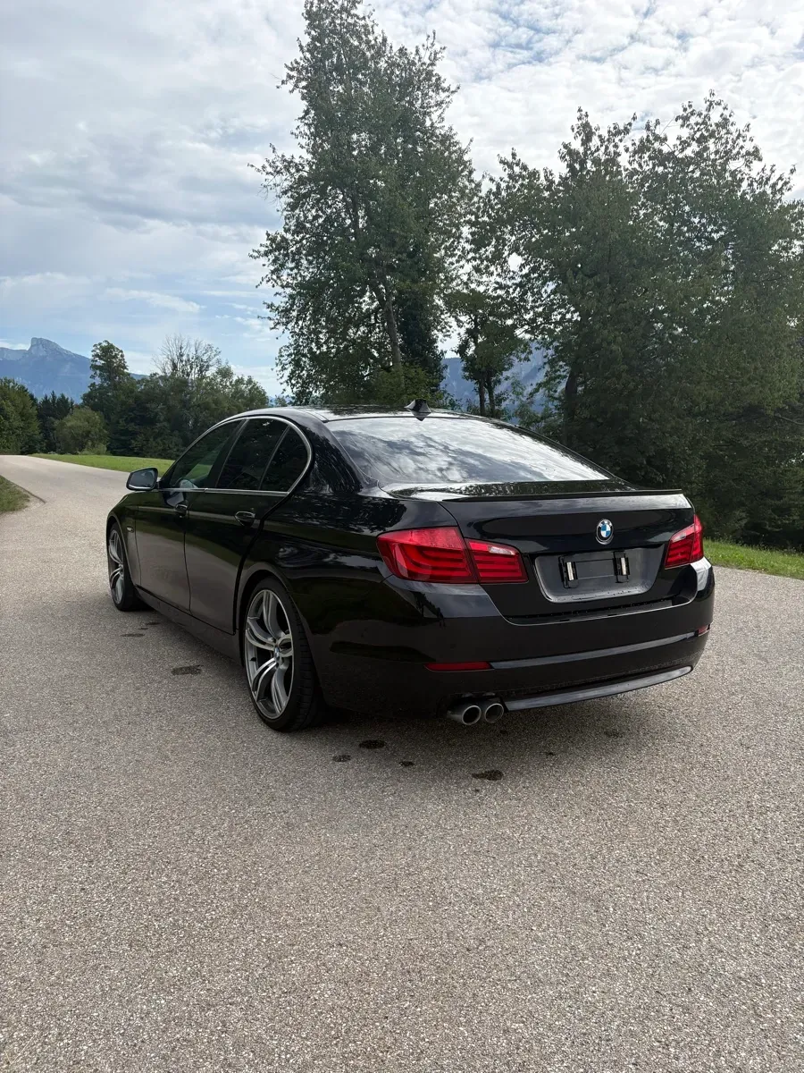 BMW 5 Series 2010 photo 2