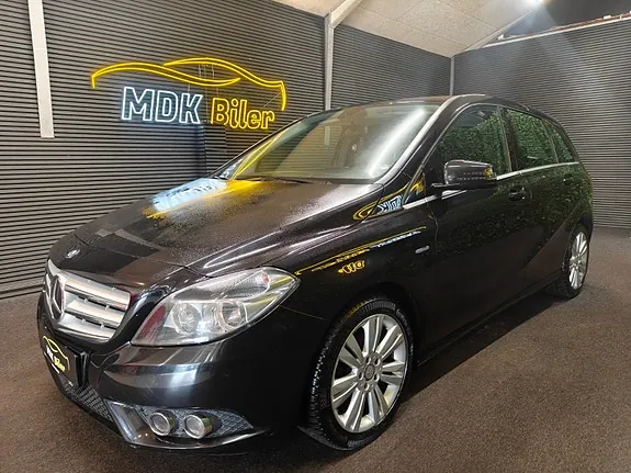 Mercedes-Benz B180 2012 photo 2