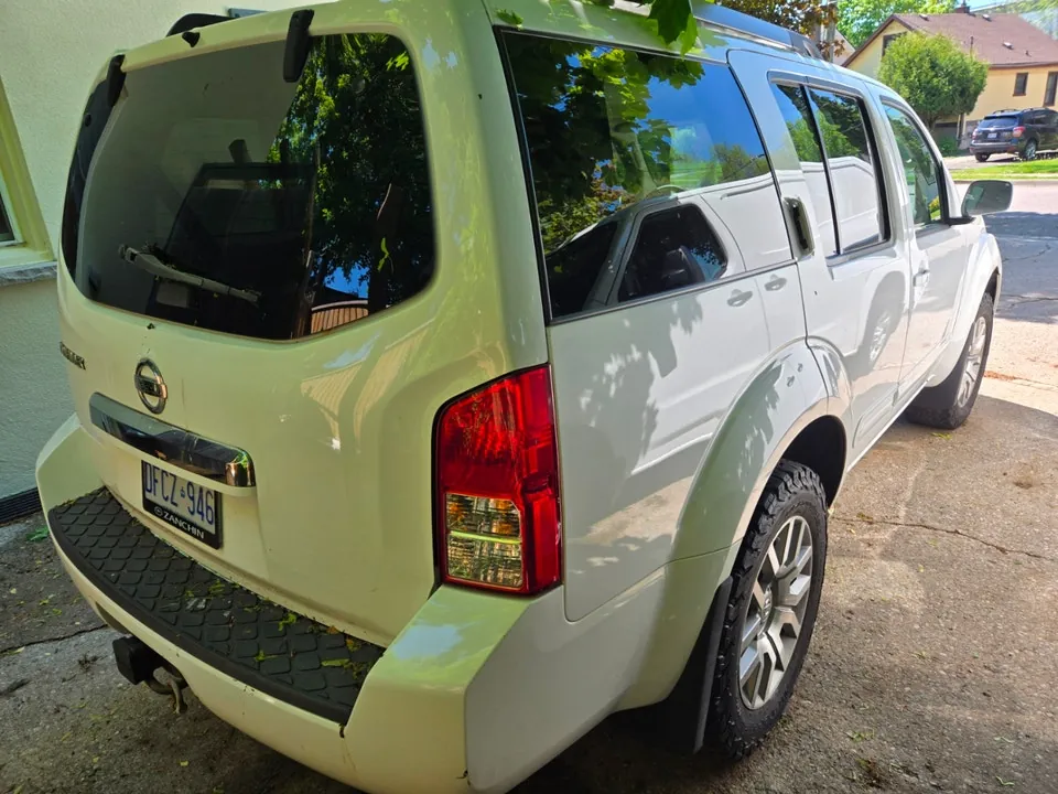 Nissan Pathfinder 2012 photo 2