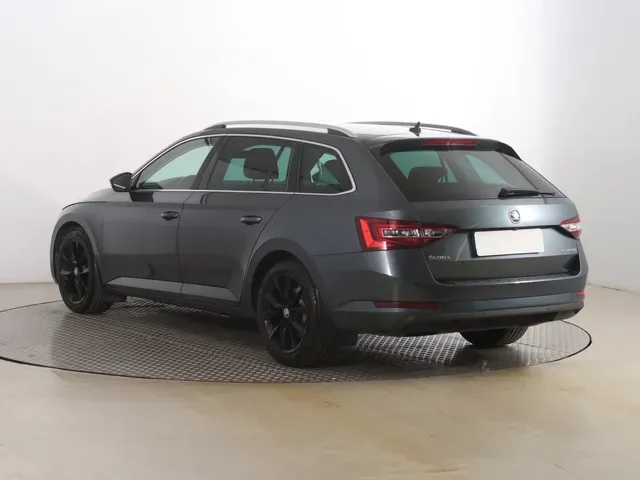 Skoda Superb 2018 photo 3