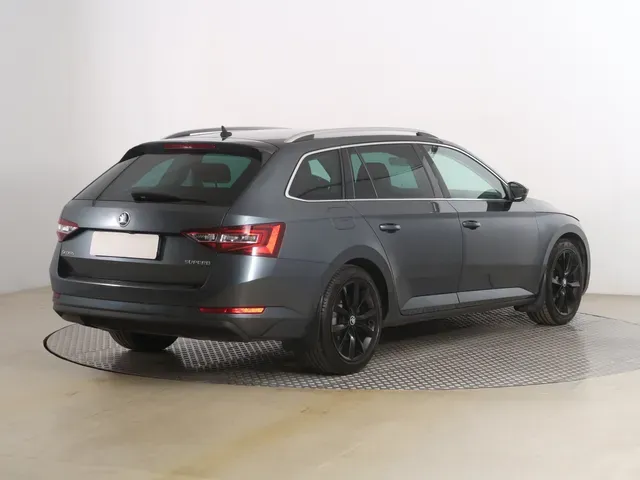 Skoda Superb 2018 photo 4