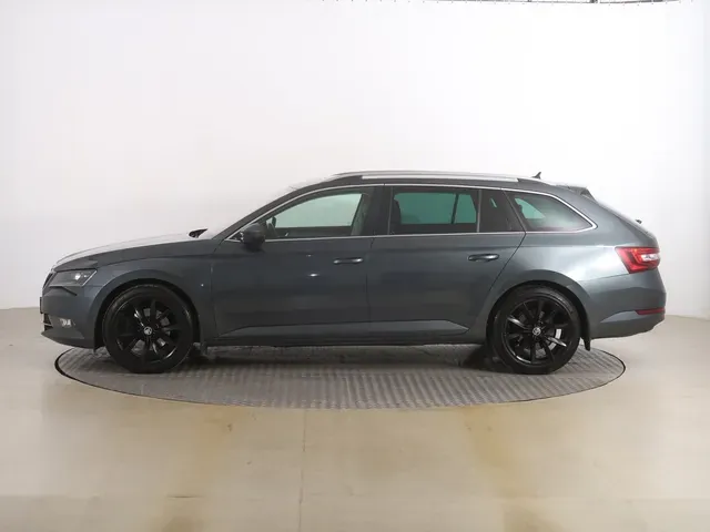 Skoda Superb 2018 photo 2