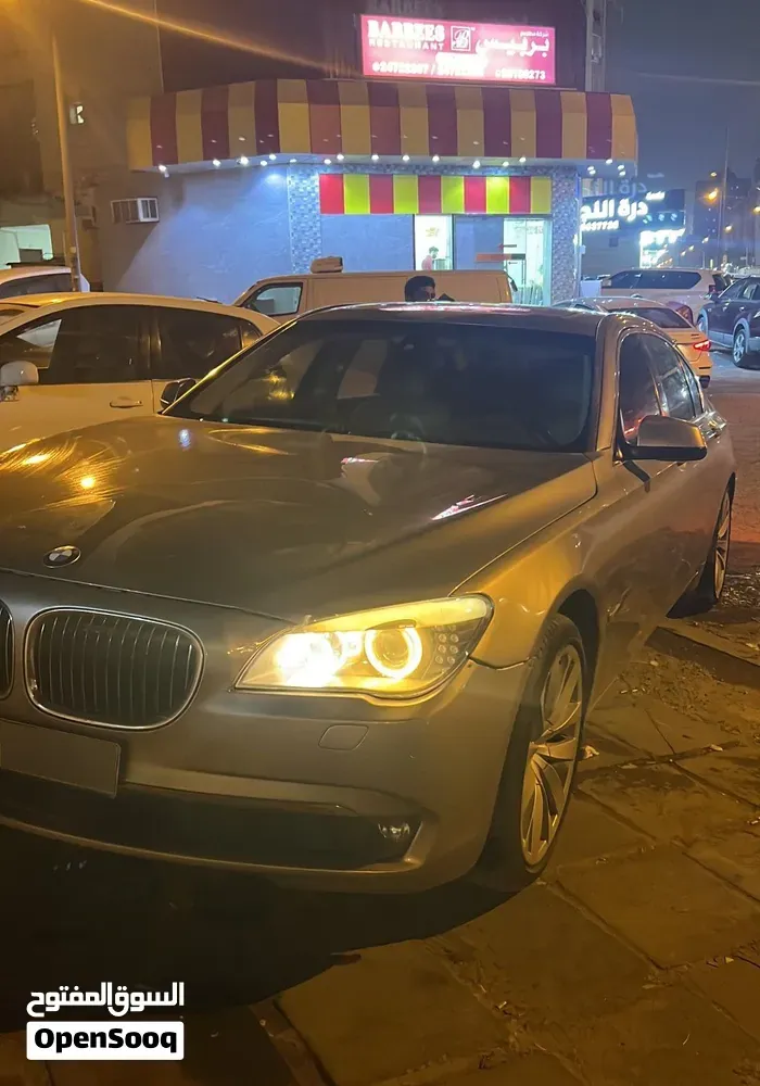 BMW 7 Series 2011 photo 2