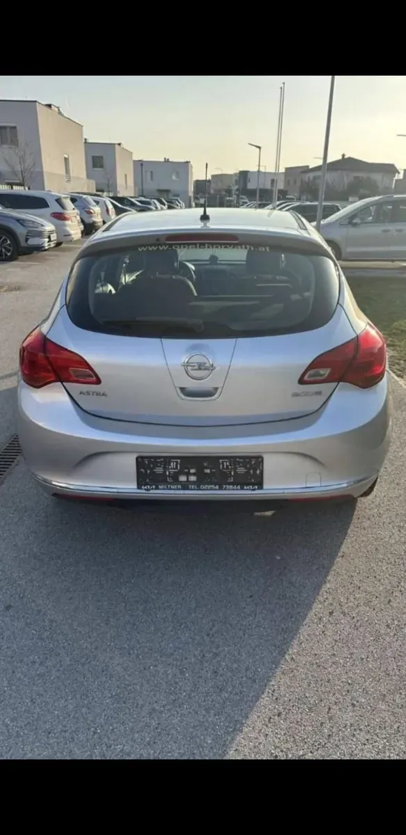 Opel Astra 2014 photo 2