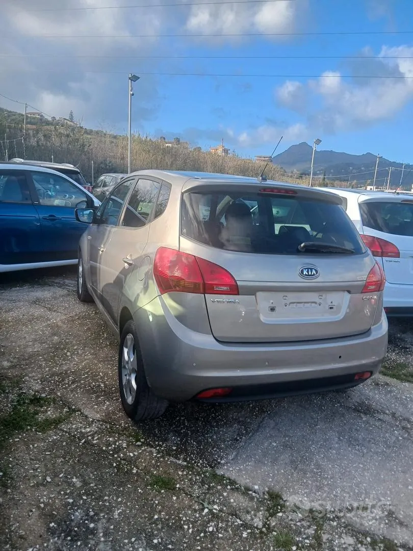 Kia Venga 2013 photo 3