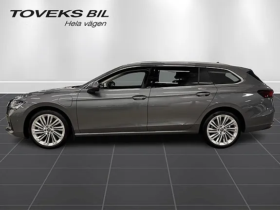 Skoda Superb 2026 photo 2