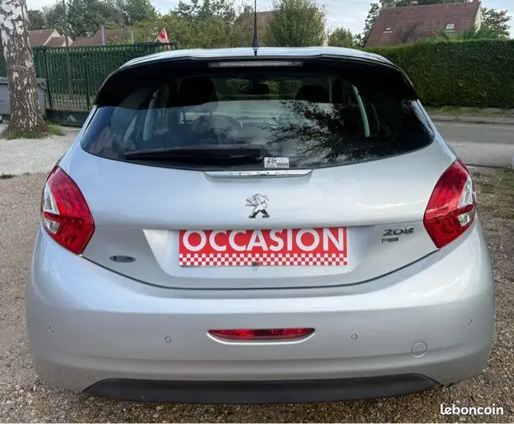 Peugeot 208 2015 photo 4