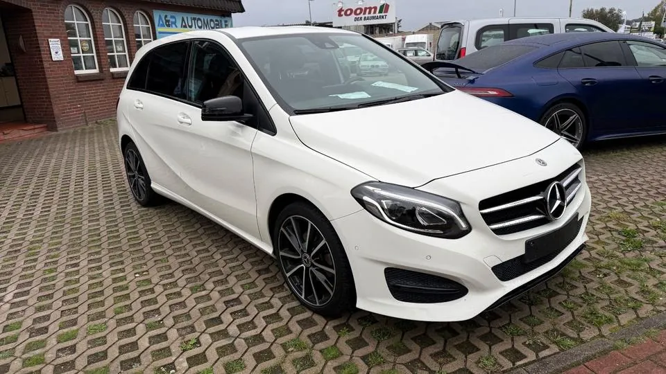 Mercedes-Benz B 180