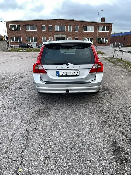 Volvo V70 2010 photo 2