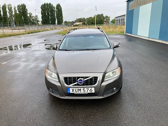Volvo V70 2010 photo 2