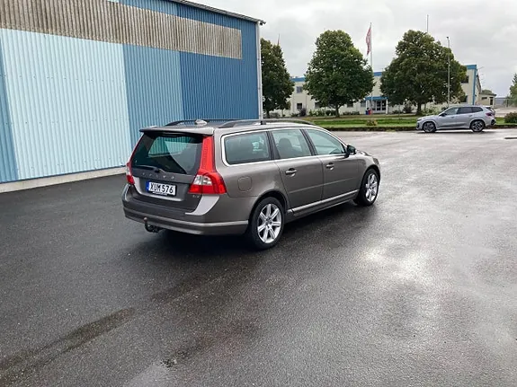 Volvo V70 2010 photo 5
