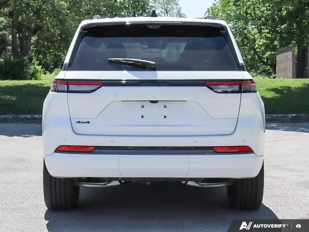 Jeep Grand Cherokee 2026 photo 5