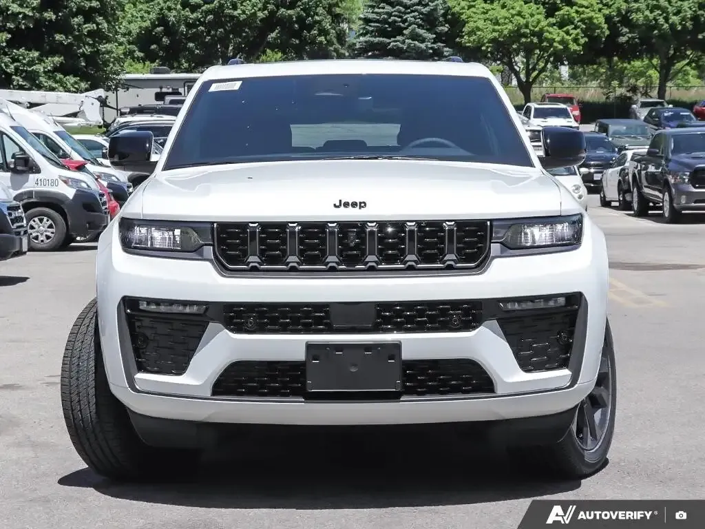 Jeep Grand Cherokee 2026 photo 2